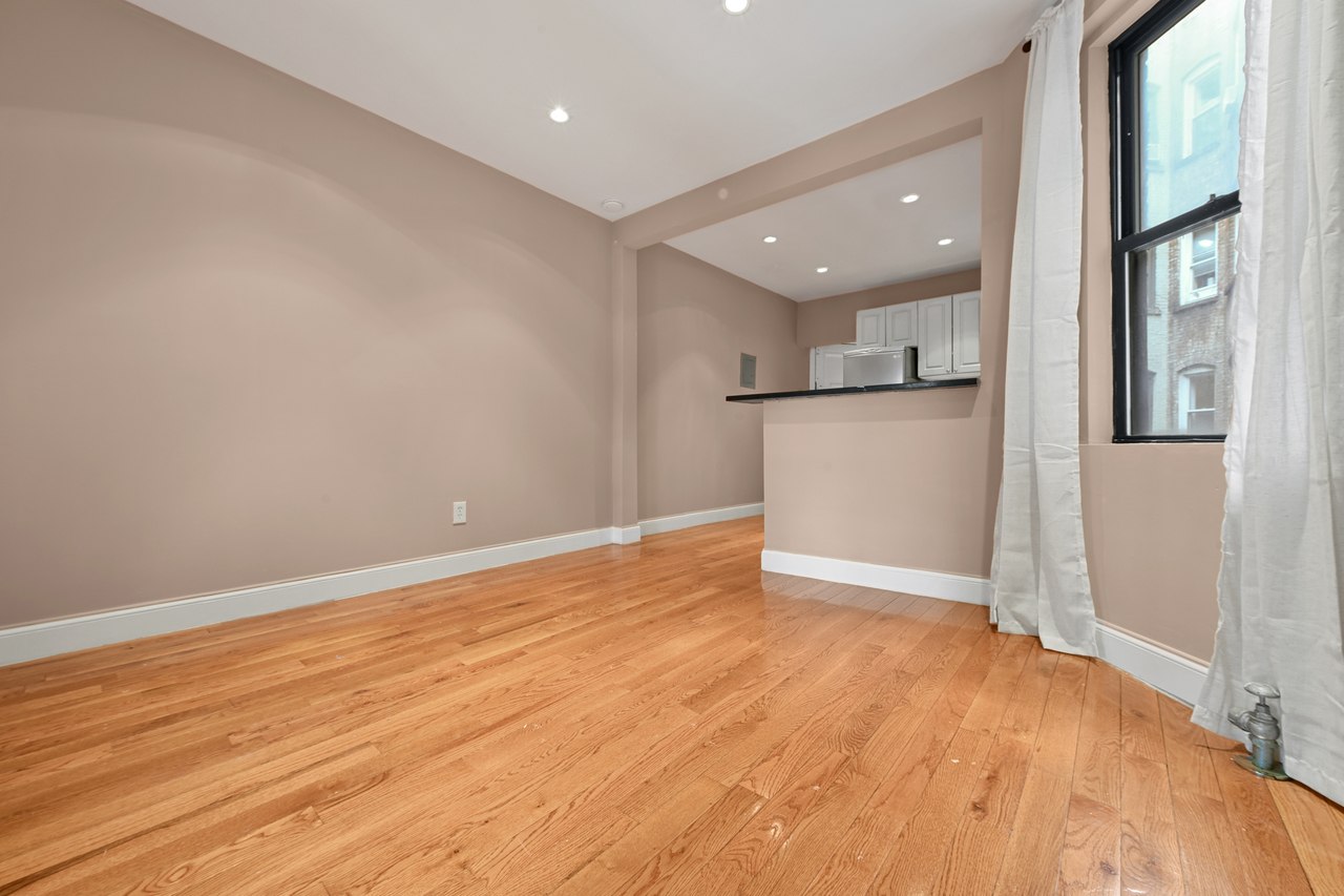 a room in East Village photo 6