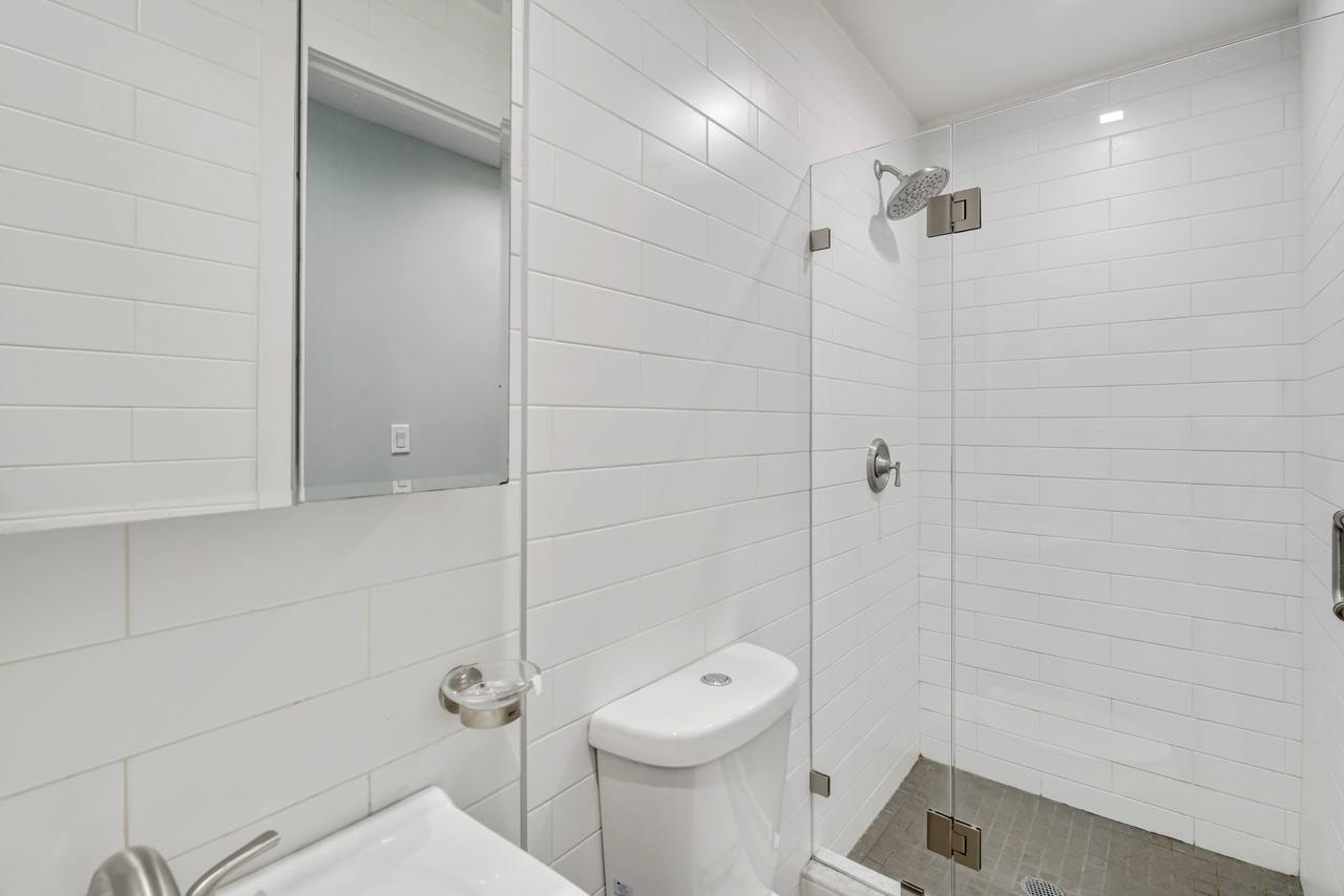 a room in East Harlem photo 6