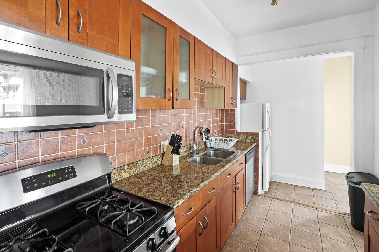 a room in Northeast Washington photo 7