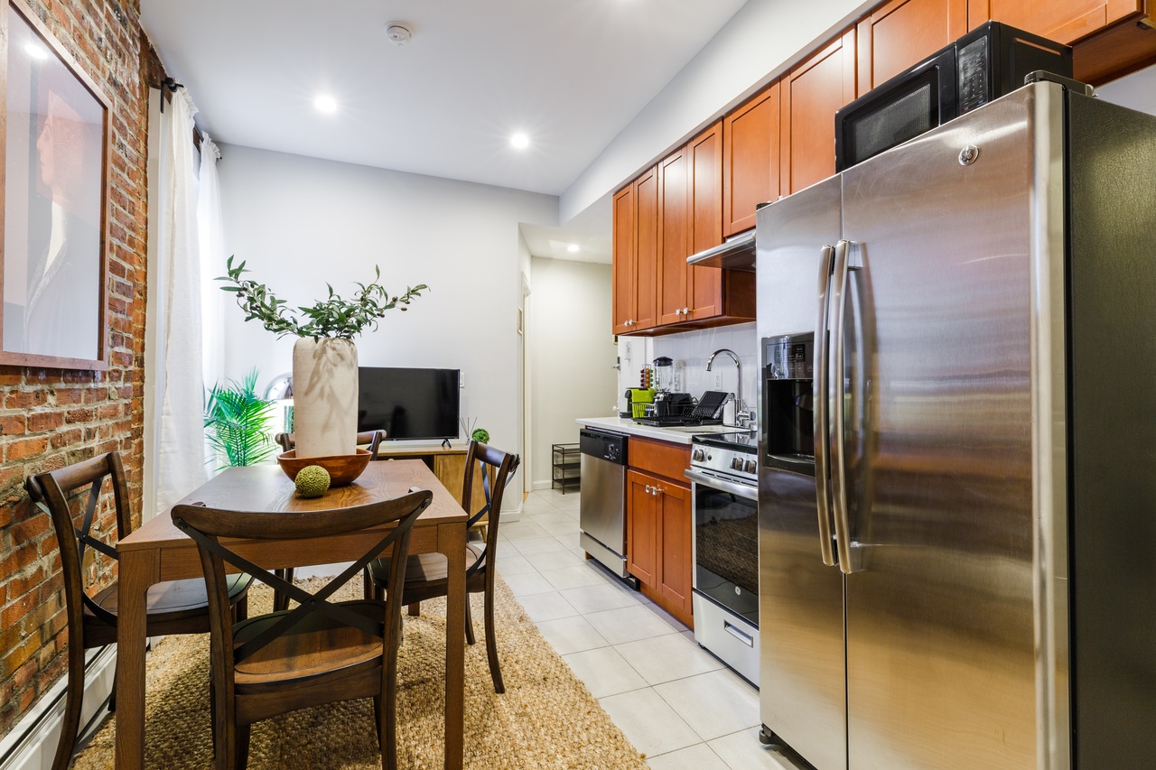 a room in Sutton Place photo 5