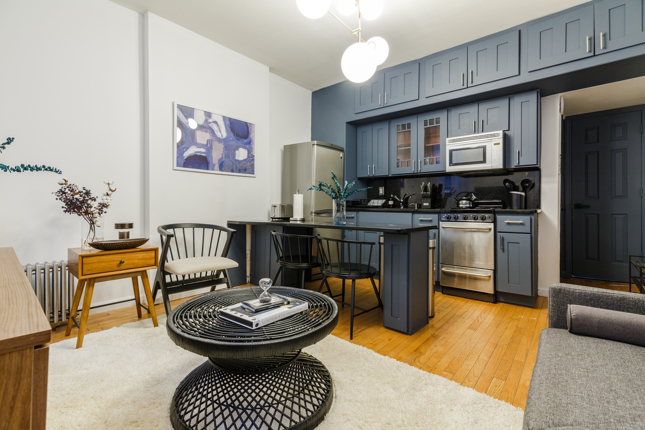 a room in Hell's Kitchen photo 2