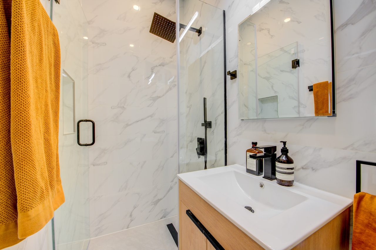 a room in Morningside Heights photo 7