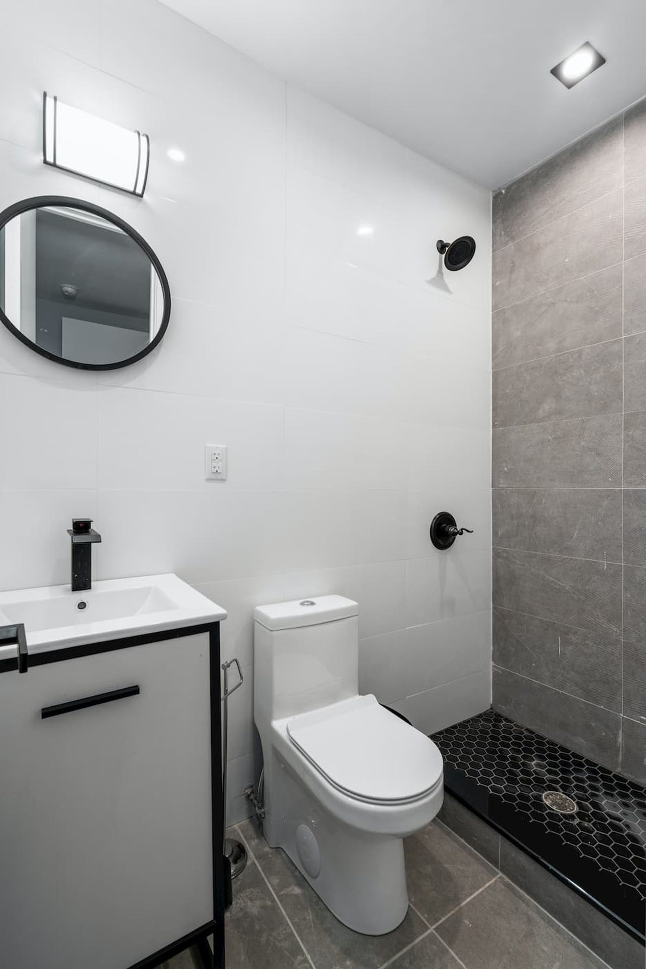 a room in Bedford-Stuyvesant photo 9