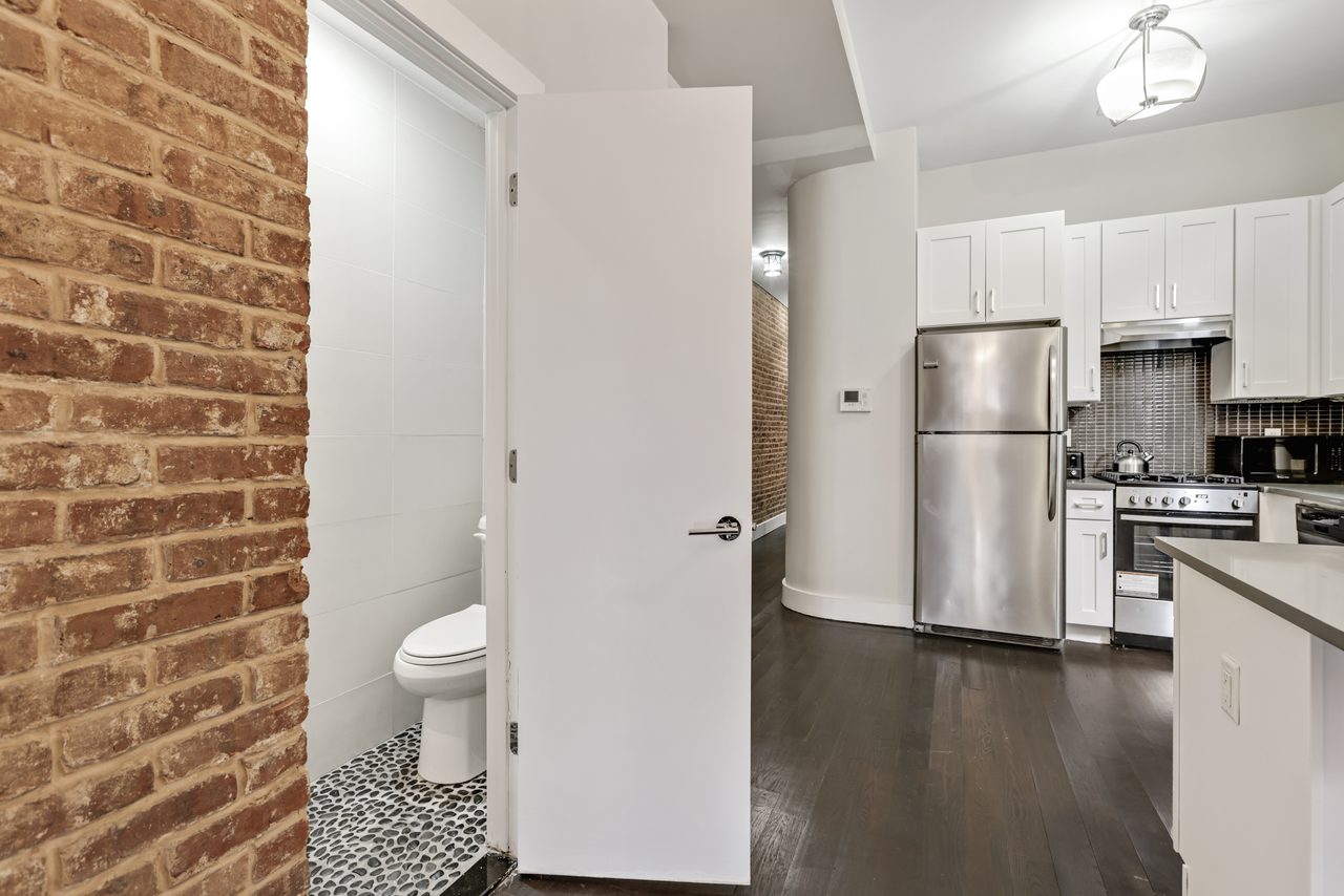 a room in Crown Heights photo 9