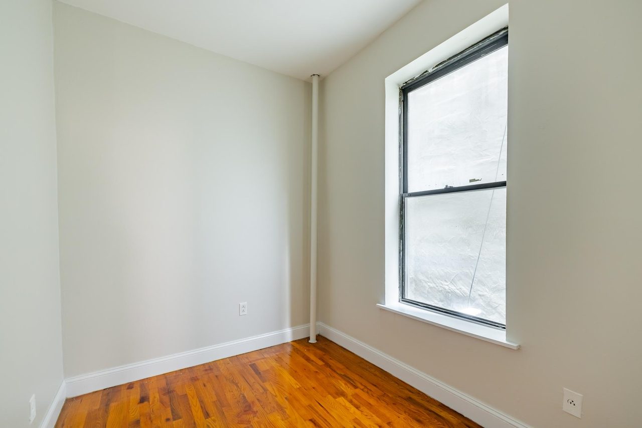 a room in East Village photo 4