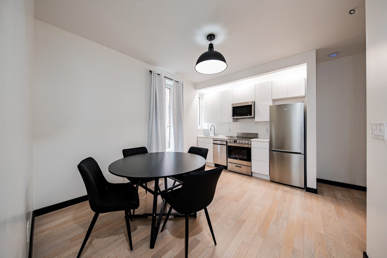 a room in Flatbush photo 5