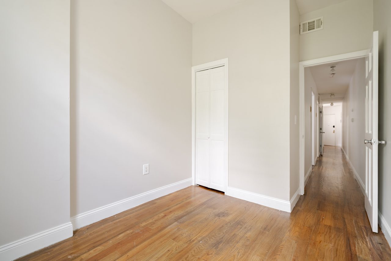 a room in Crown Heights photo 4