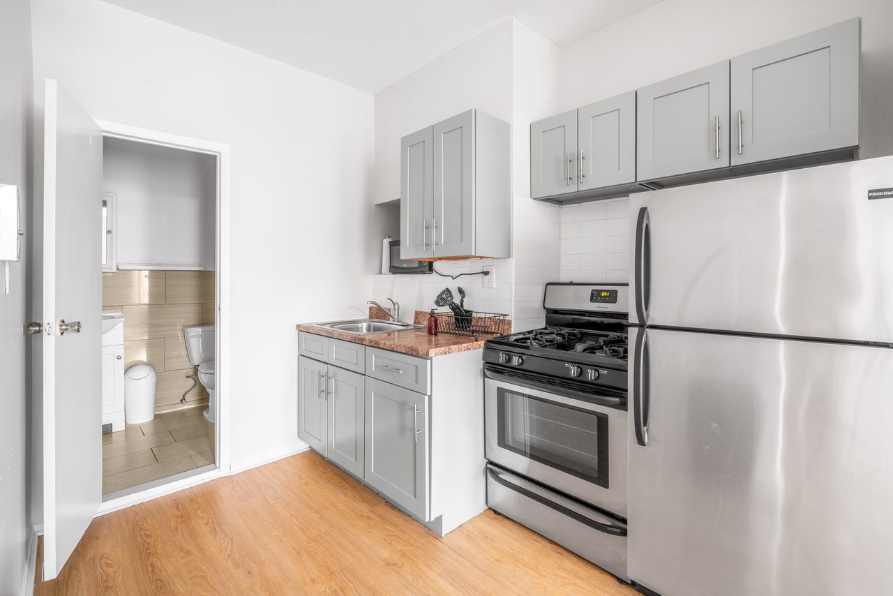 a room in Clinton Hill photo 9