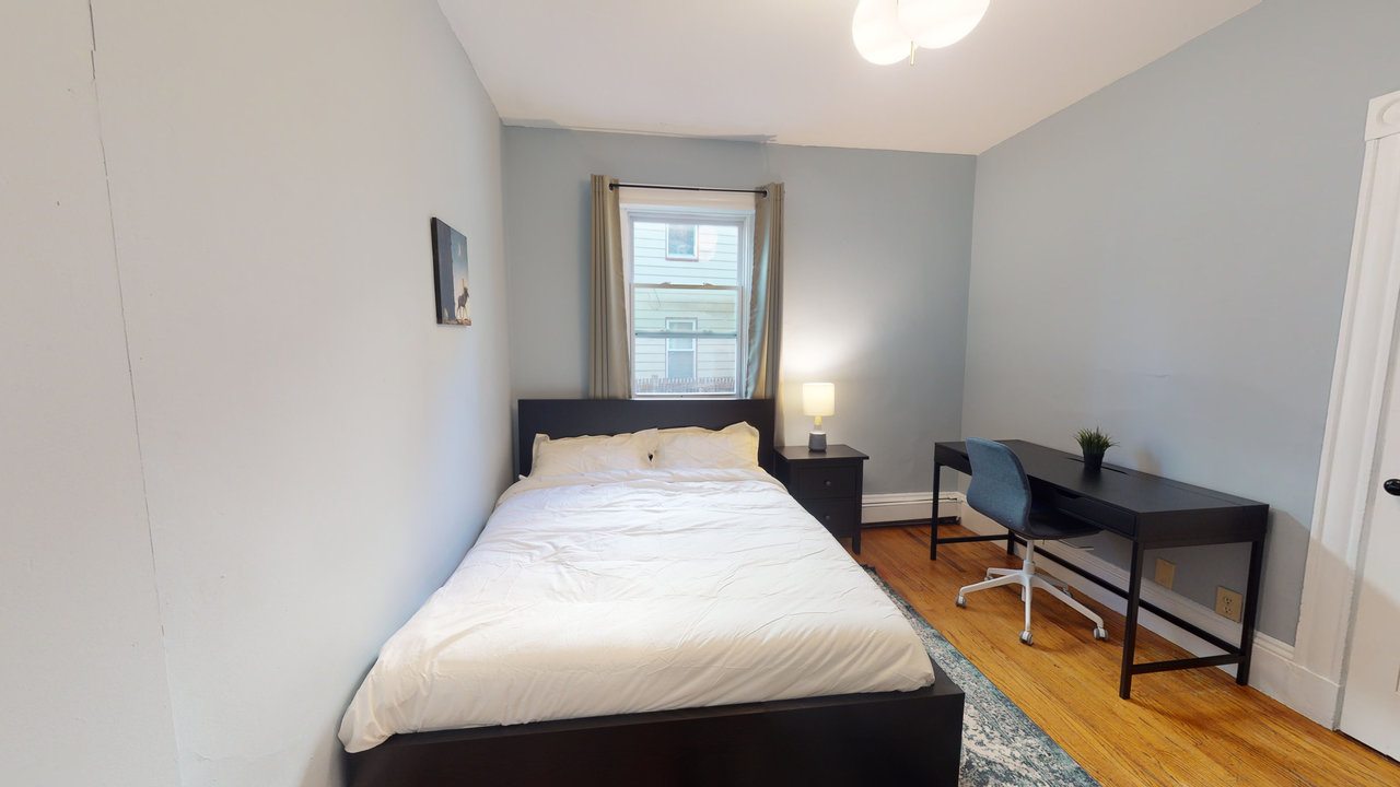 a room in Lower Allston photo 3