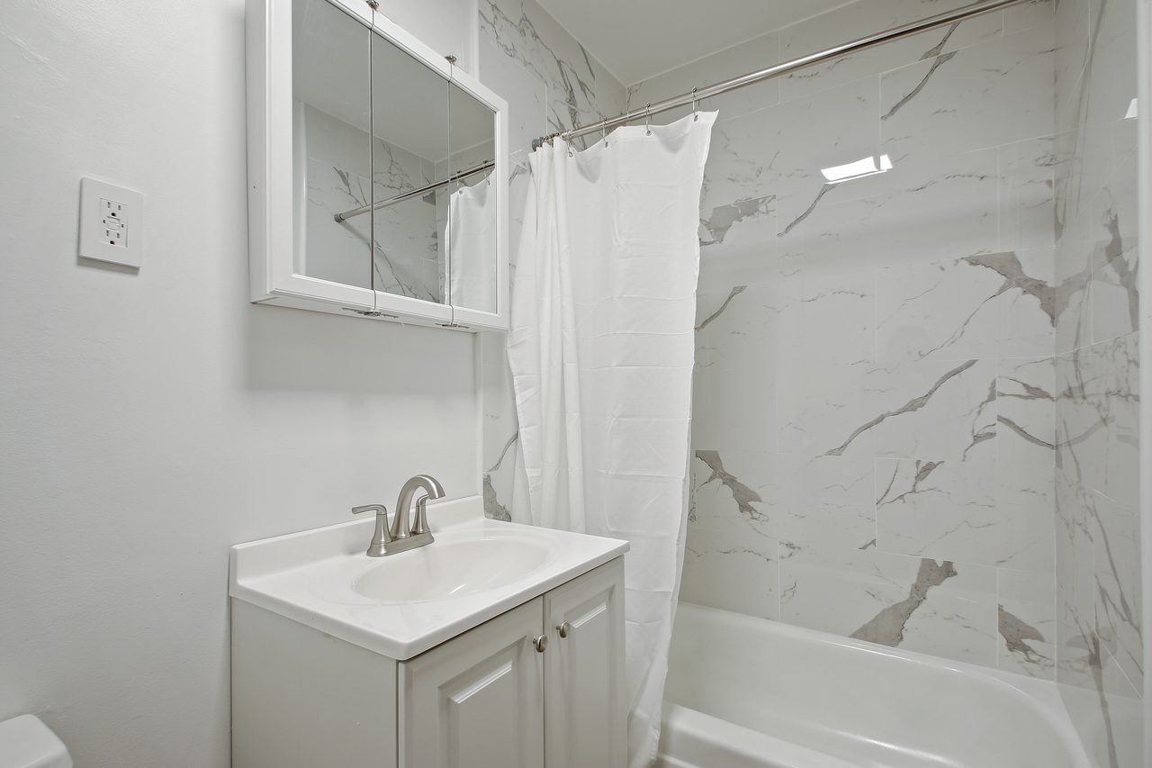a room in Lincoln Square photo 5