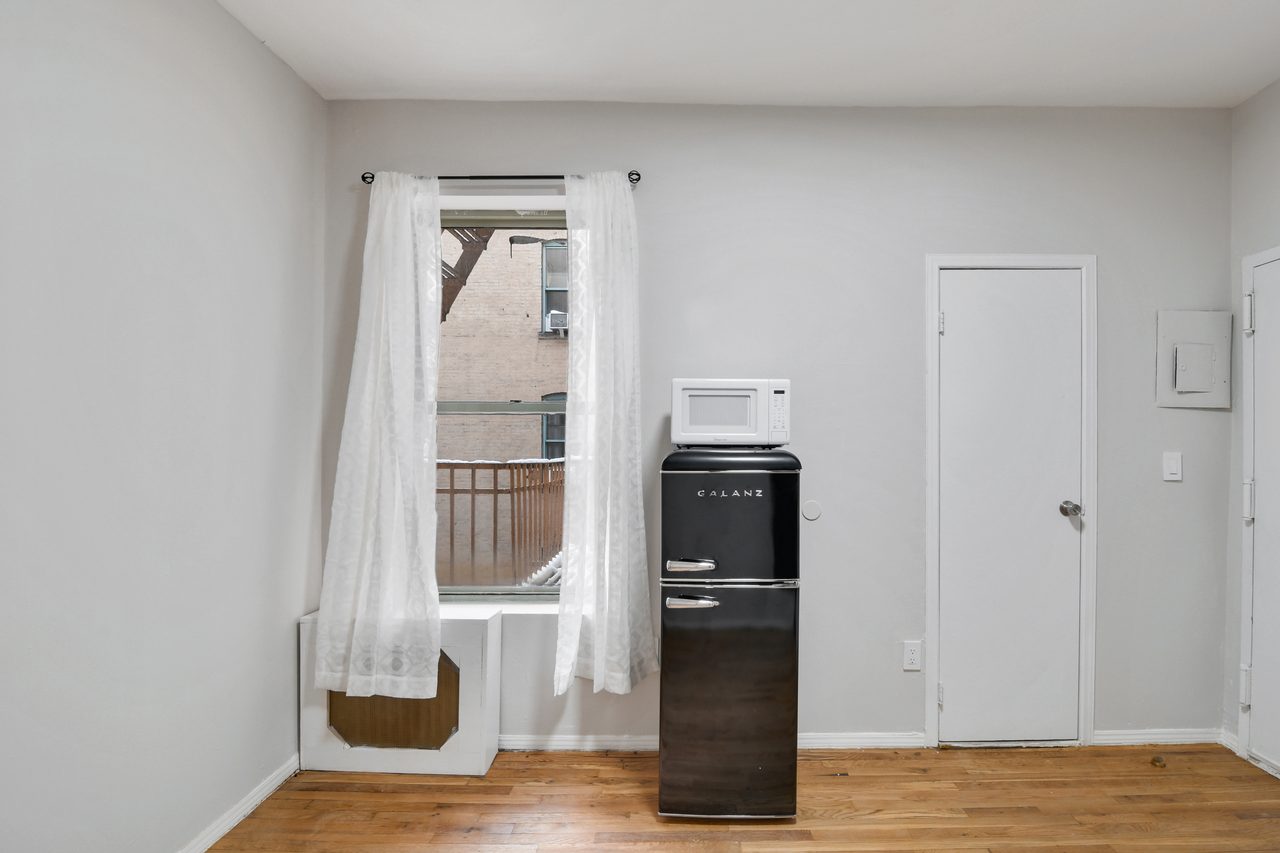 a room in Lincoln Square photo 5