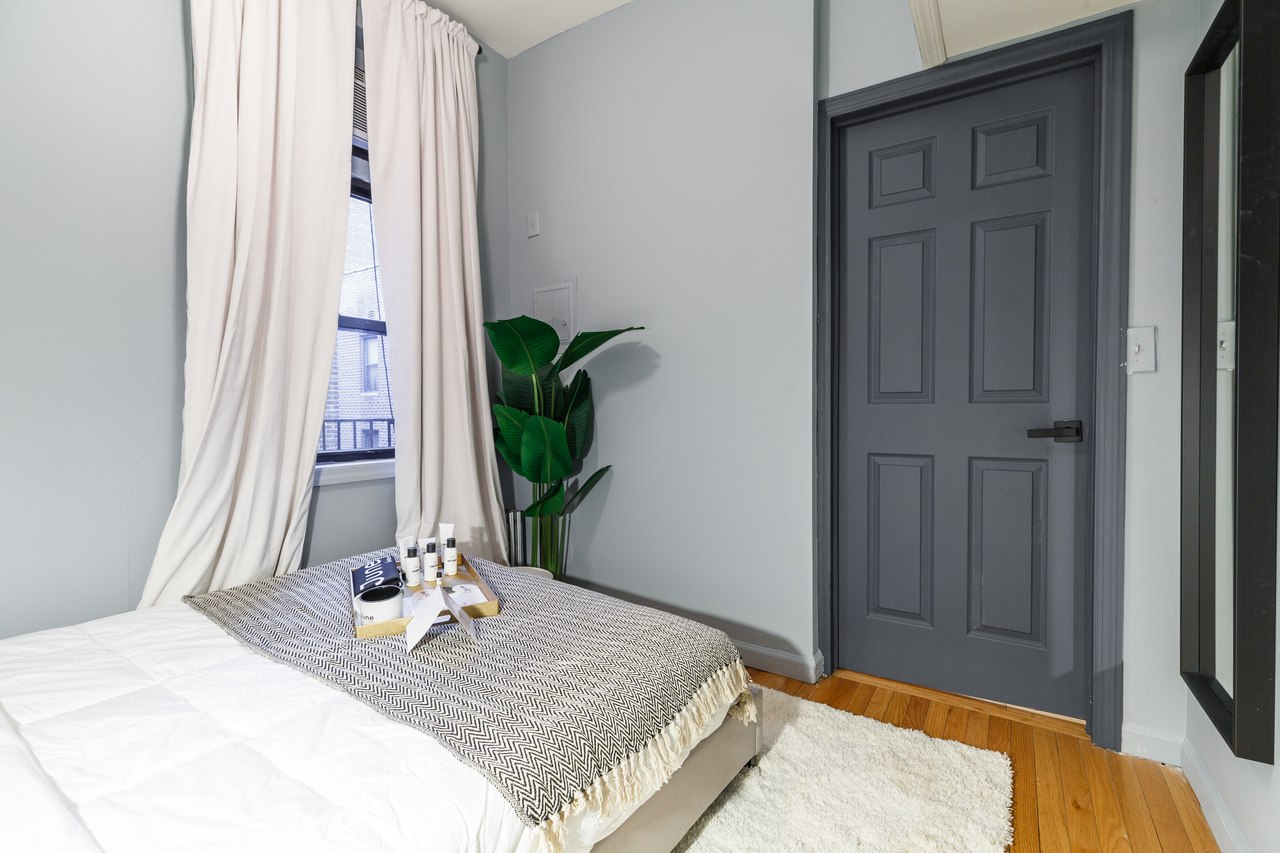 a room in Hell's Kitchen photo 9