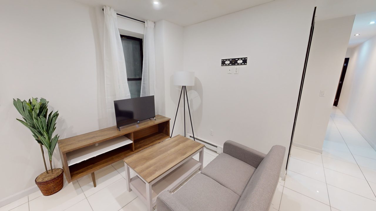 a room in Morningside Heights photo 2