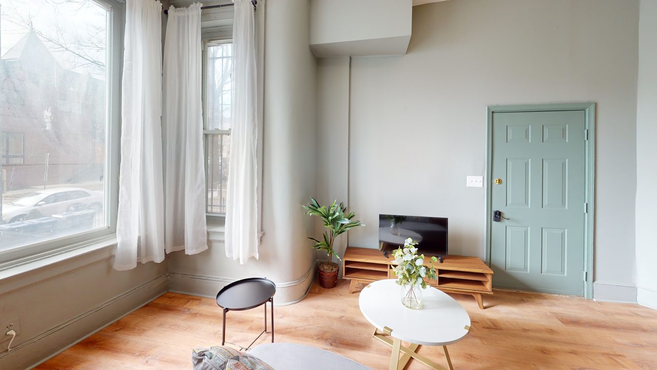 a room in Northwest Washington photo 4