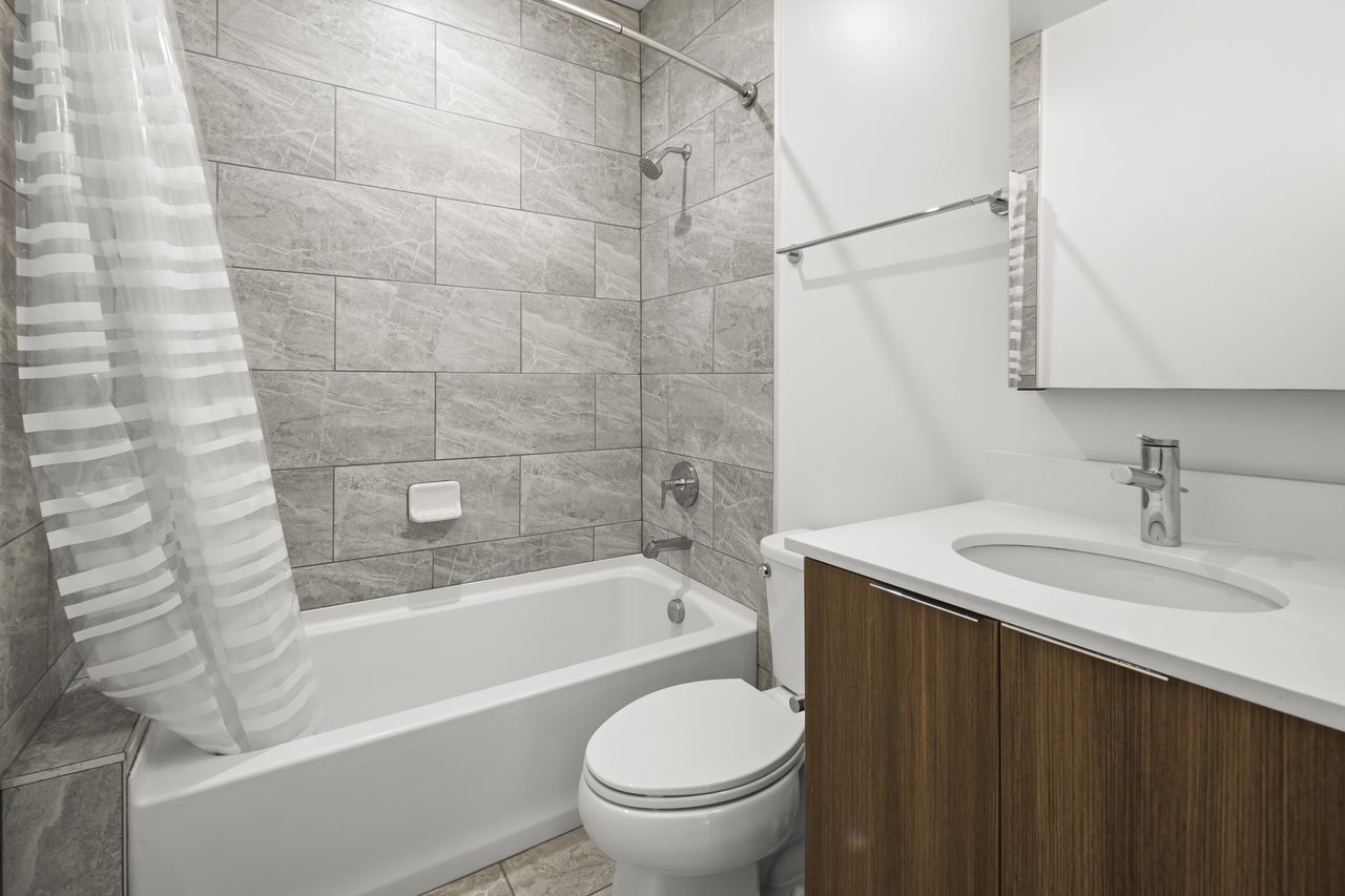 private room in Northwest Washington photo 7