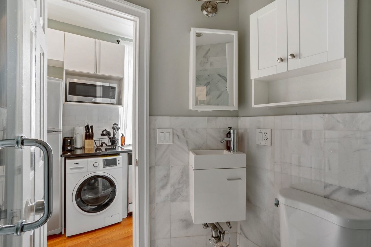 a room in Hell's Kitchen photo 7