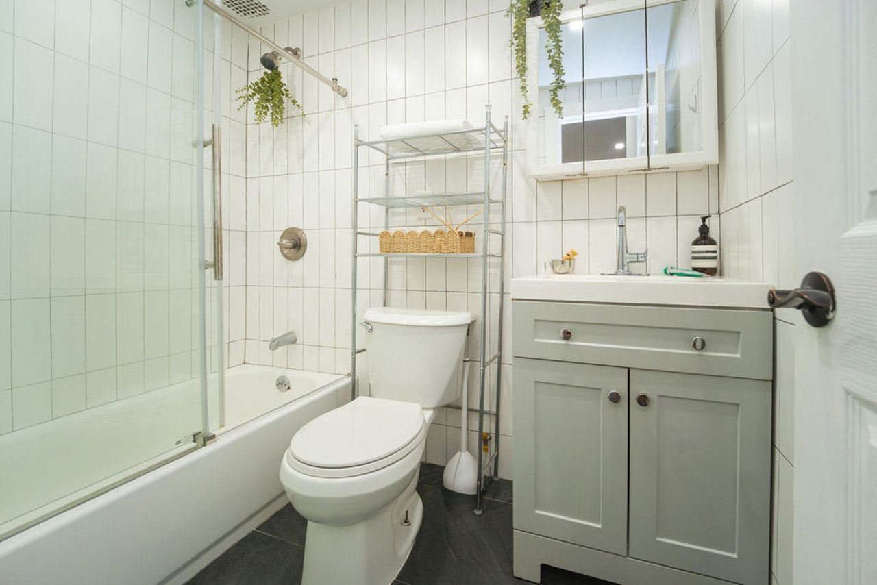 a room in East Village photo 5