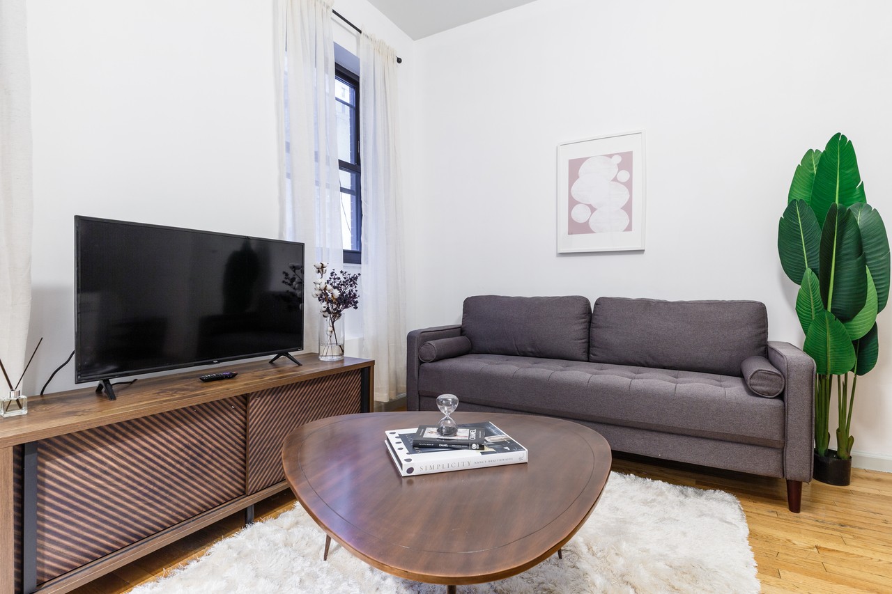 a room in Hell's Kitchen photo 2