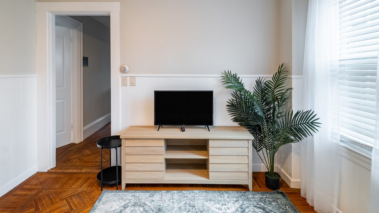 a room in East Somerville photo 9