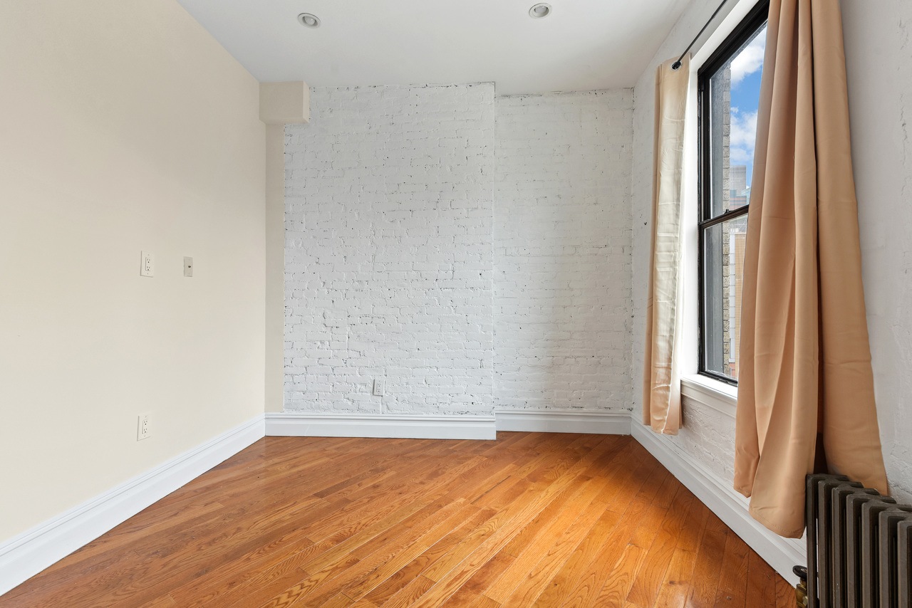 a room in Hell's Kitchen photo 3