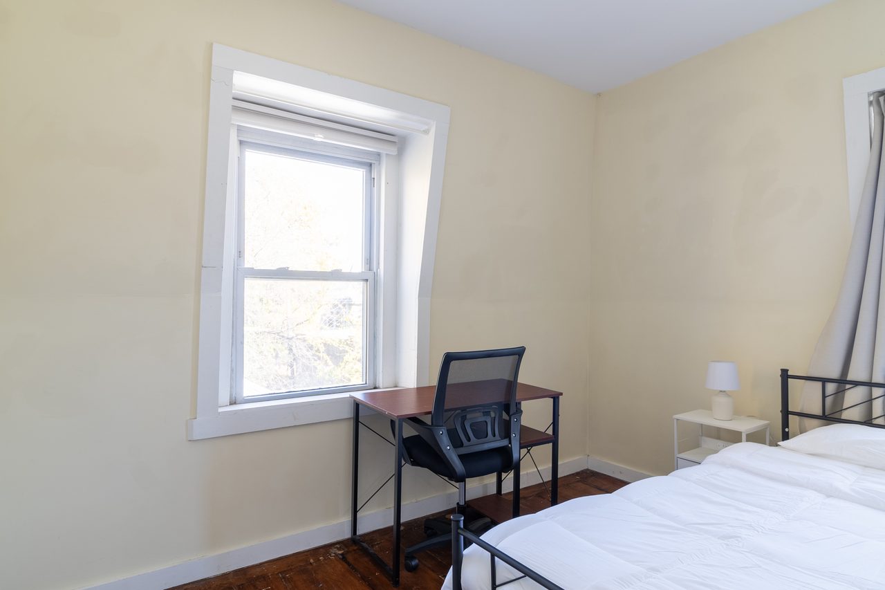 a room in Allston photo 4