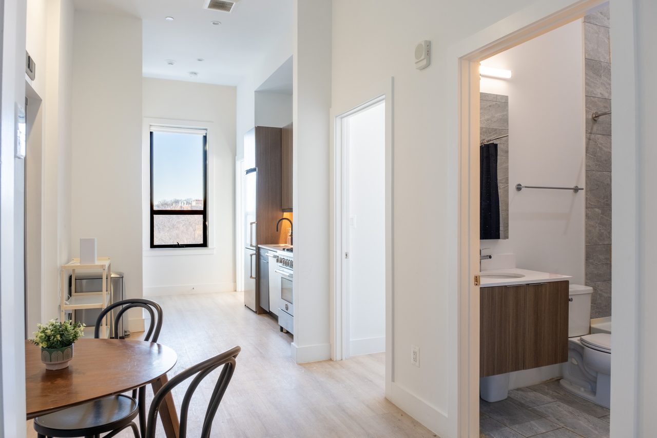a room in Northwest Washington photo 6