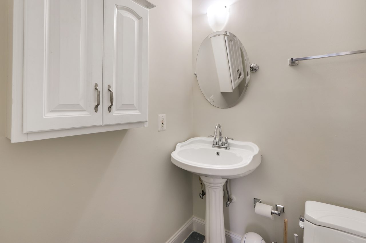 a room in Northwest Washington photo 9