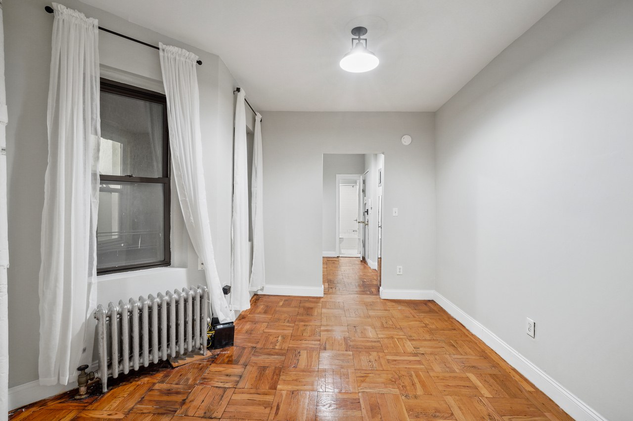 a room in East Village photo 7