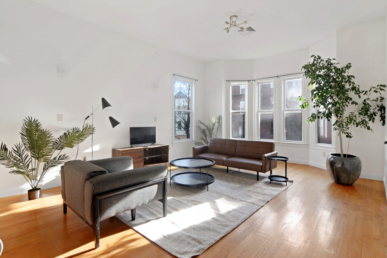 a room in Roxbury photo 4