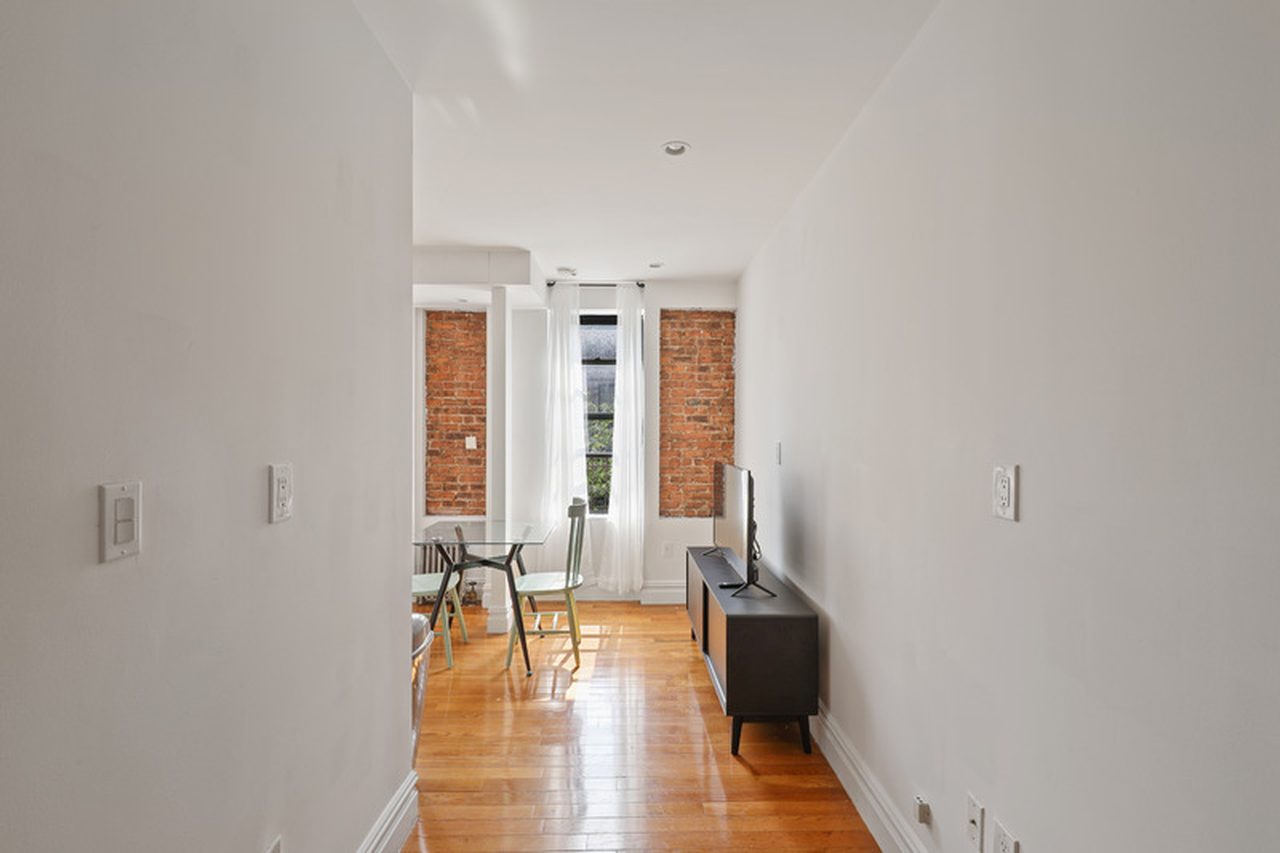 a room in East Harlem photo 9