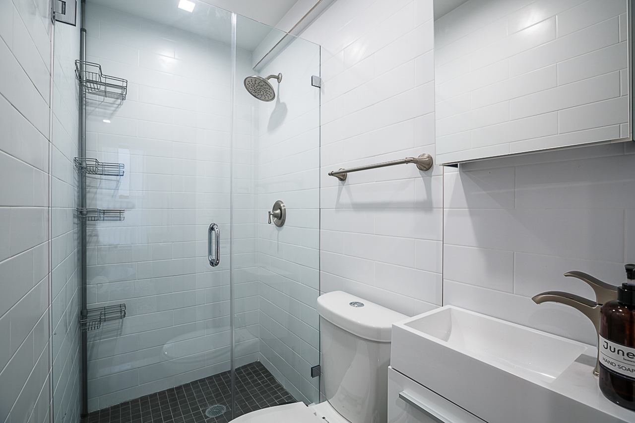 a room in Morningside Heights photo 8