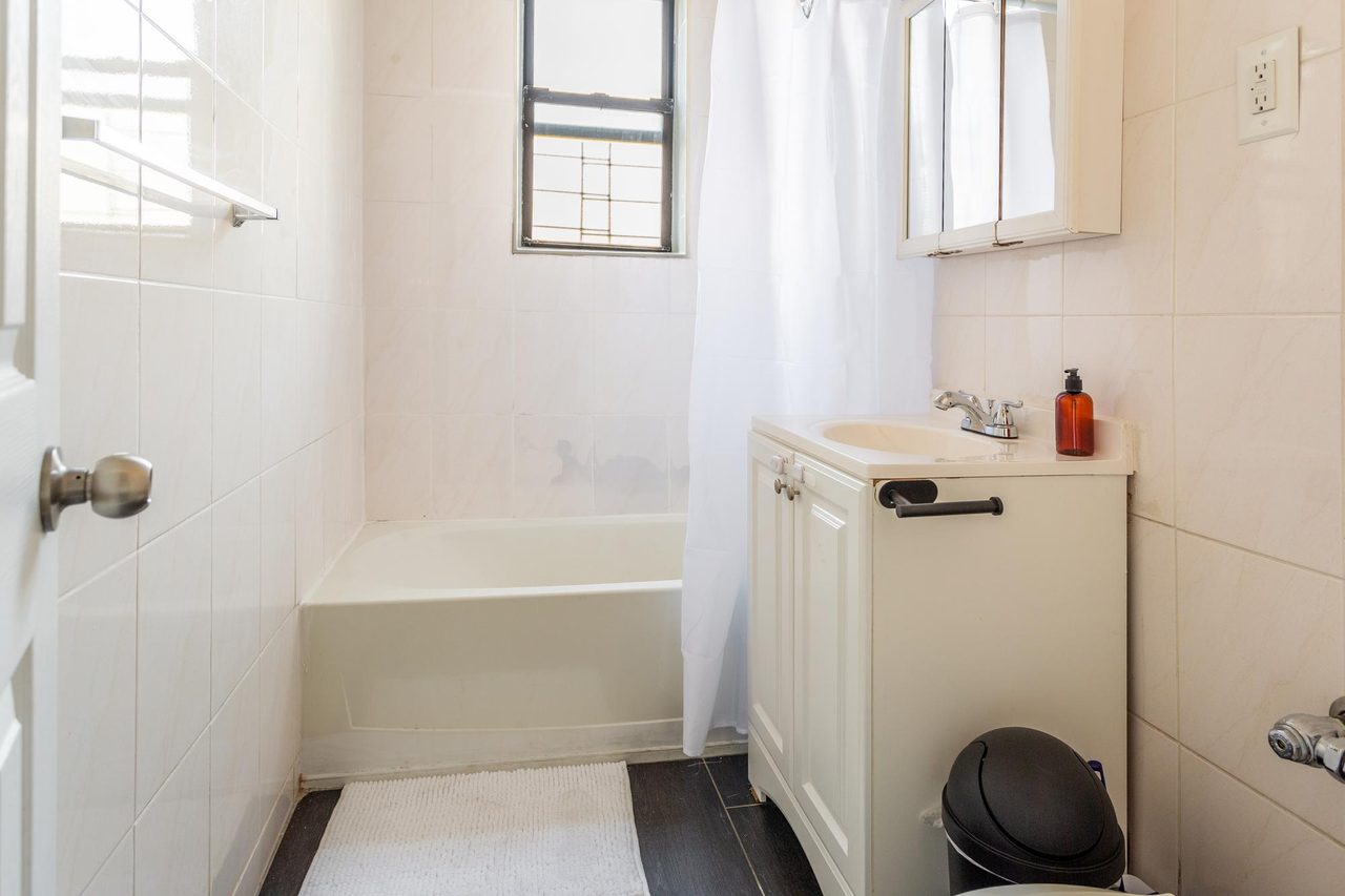 a room in LIC photo 6