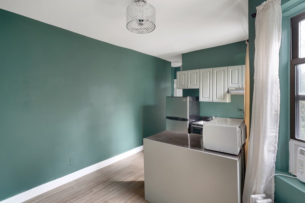 a room in East Village photo 3