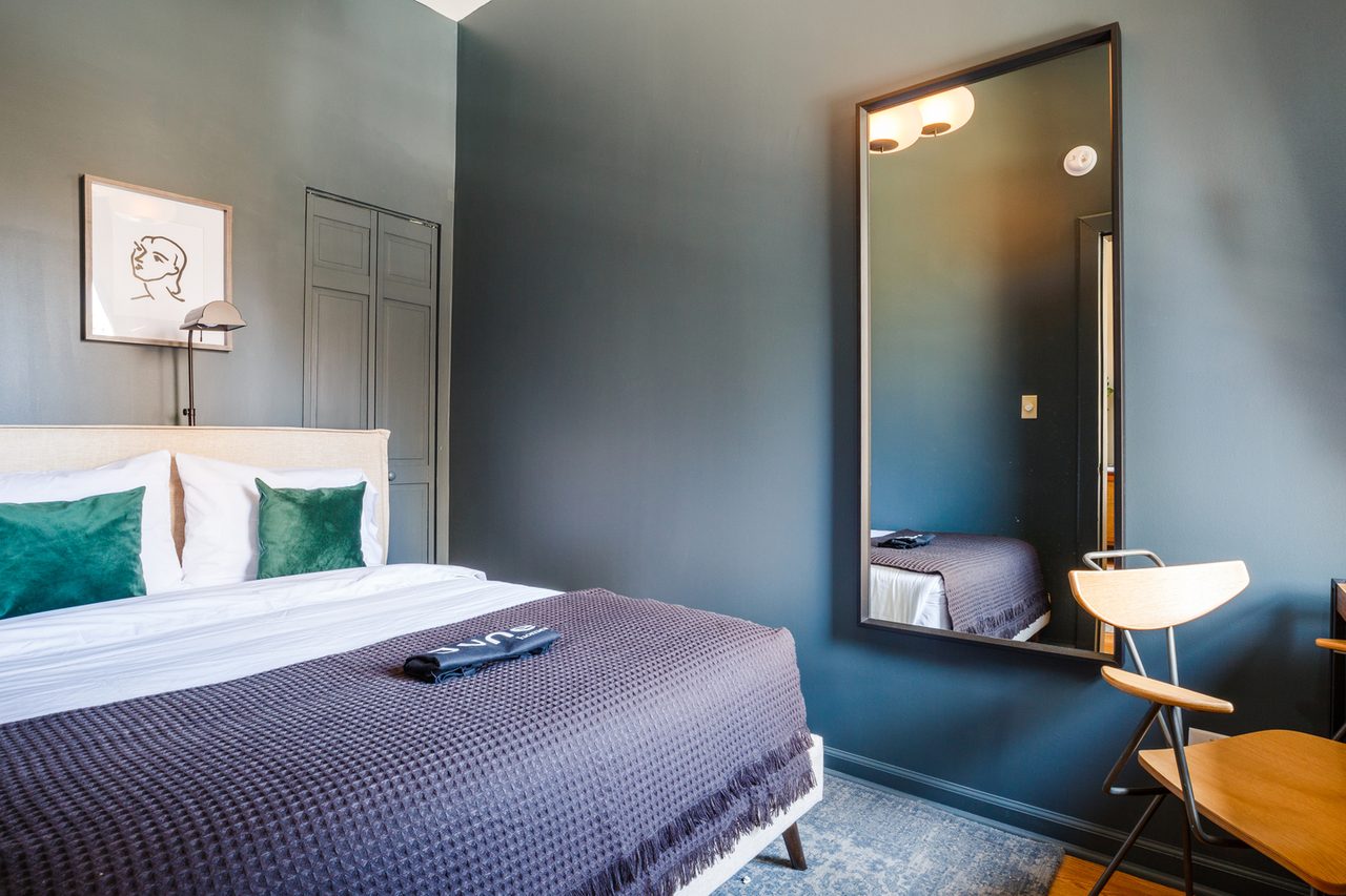 a room in Theater District photo 8
