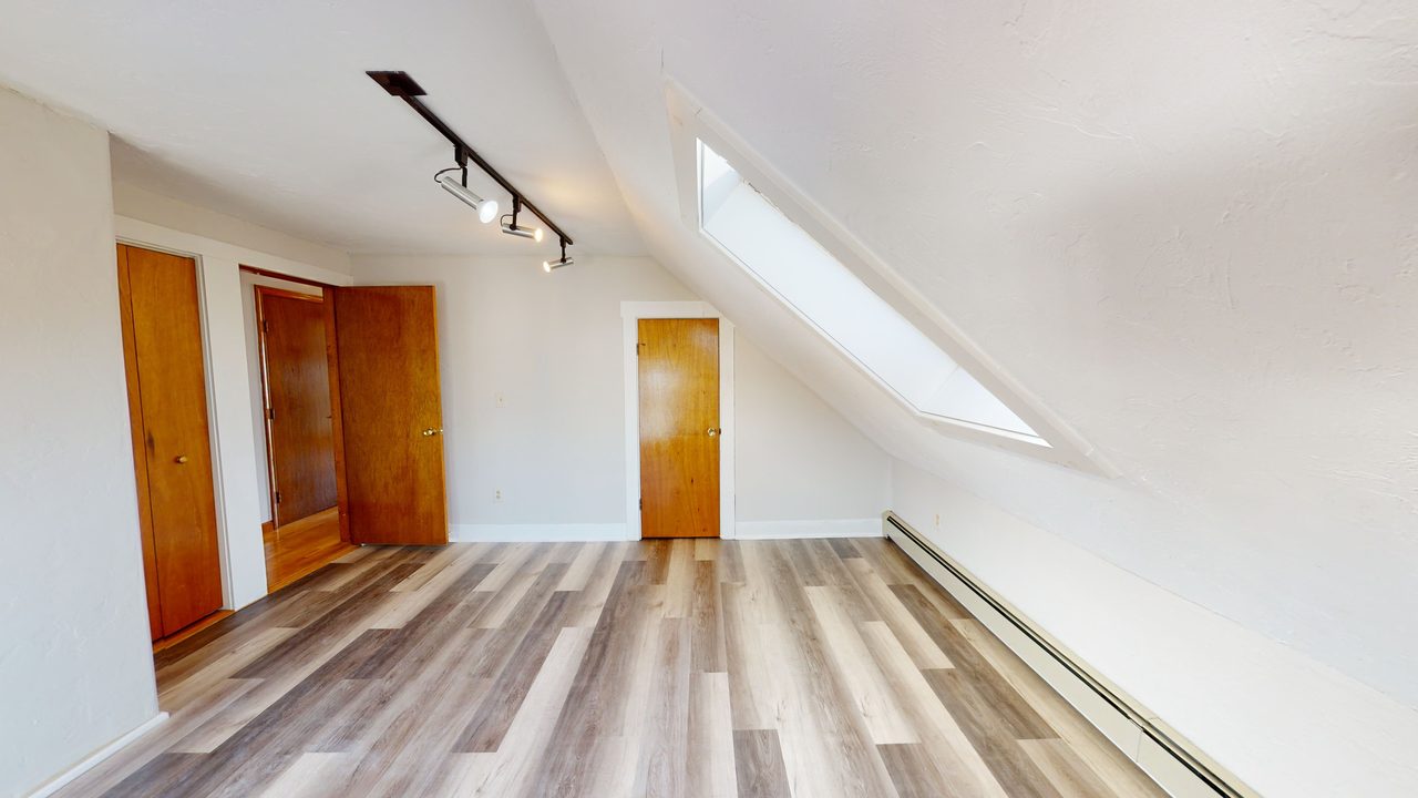 a room in East Somerville photo 3