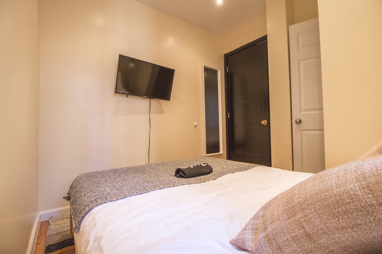 a room in Morningside Heights photo 3