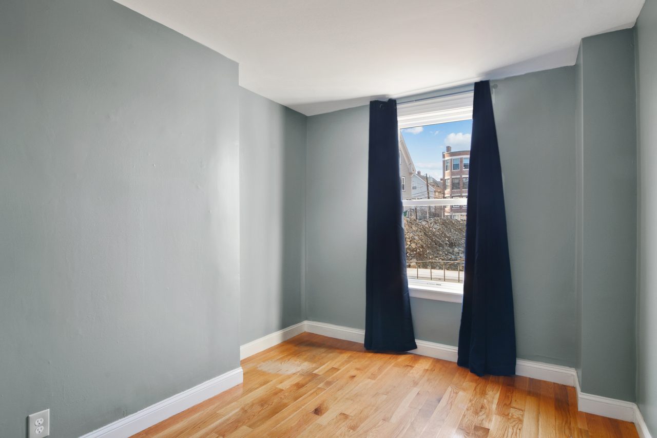 a room in Allston photo 4