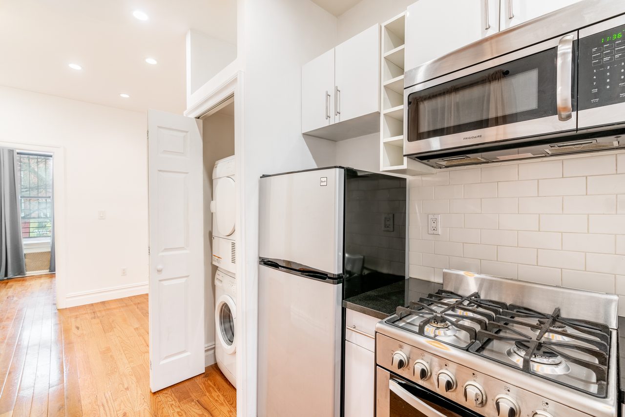 a room in Hell's Kitchen photo 2