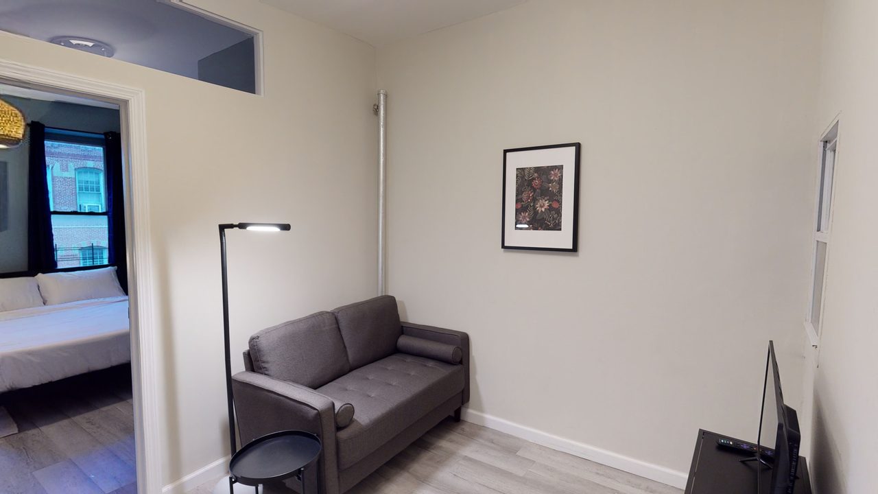 a room in East Harlem photo 9
