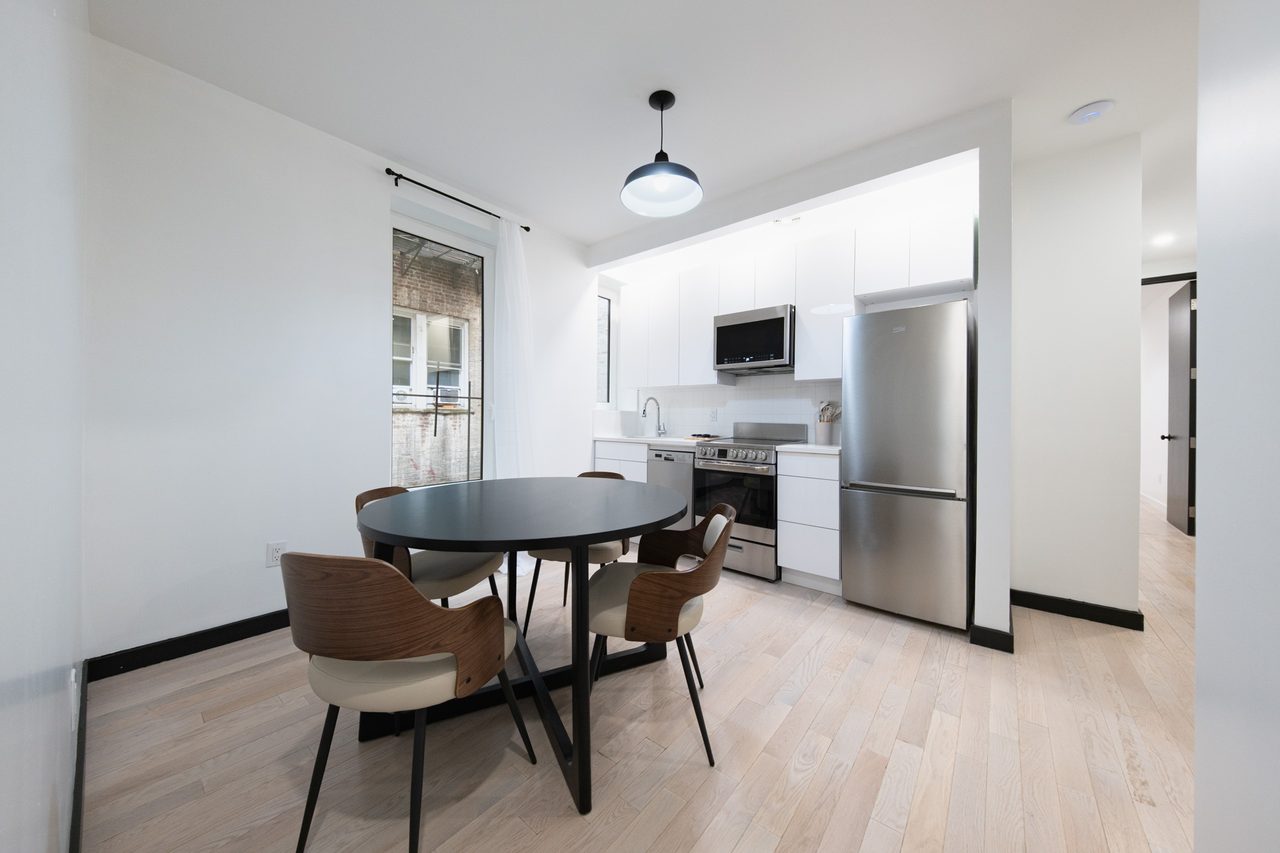 a room in Flatbush photo 5