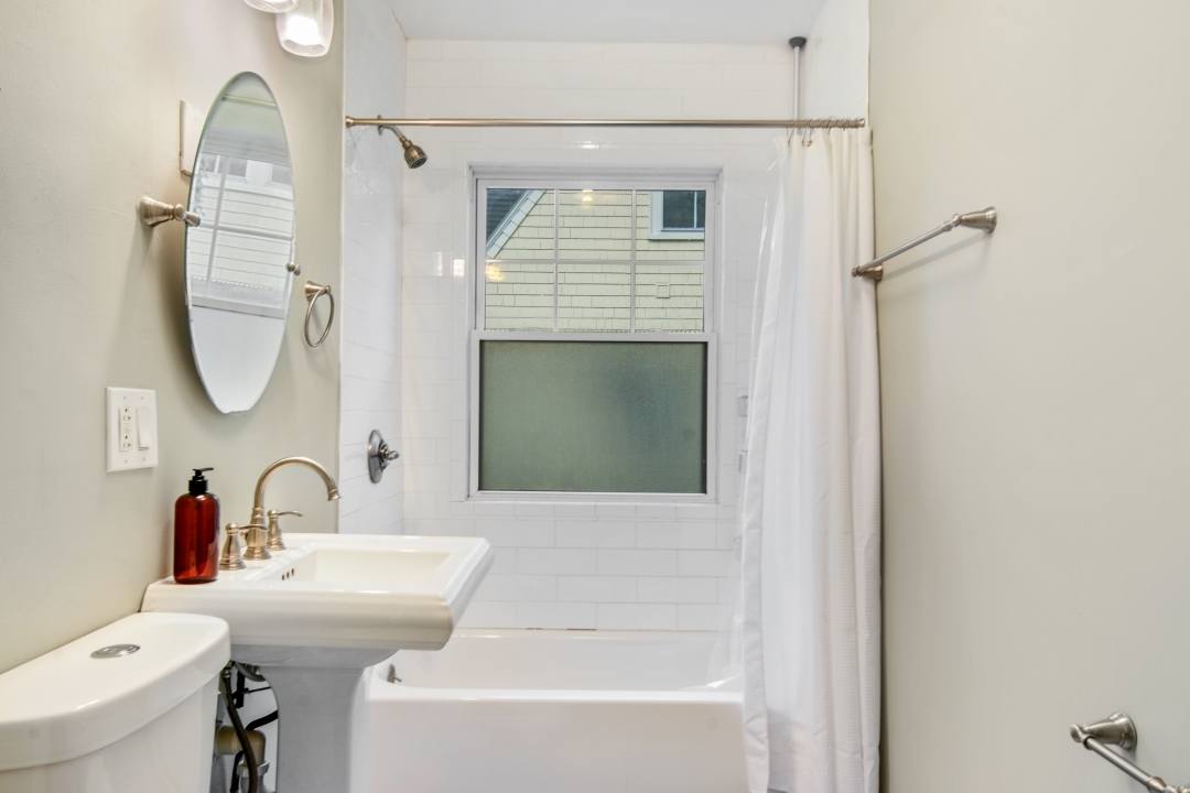 a room in Riverside photo 9