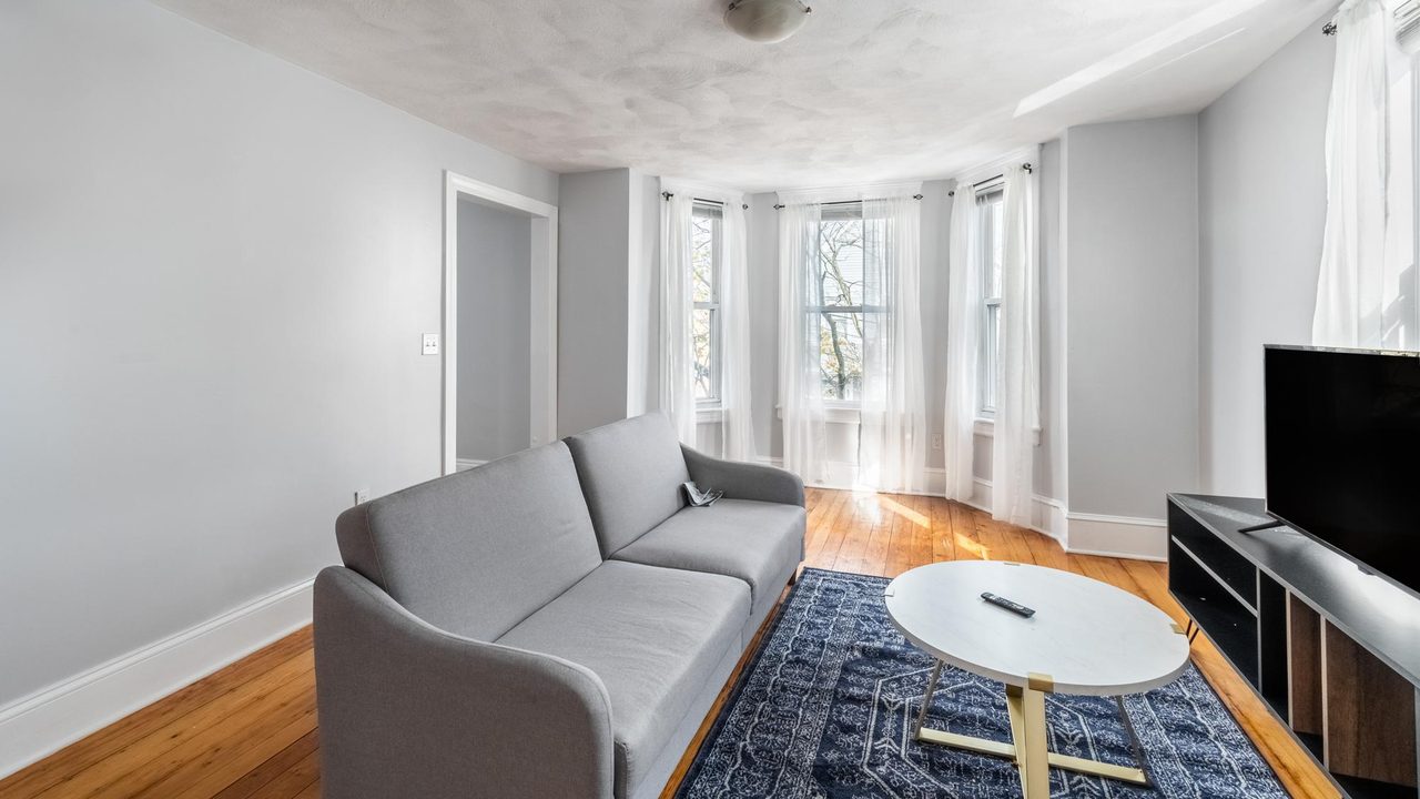 a room in East Somerville photo 2
