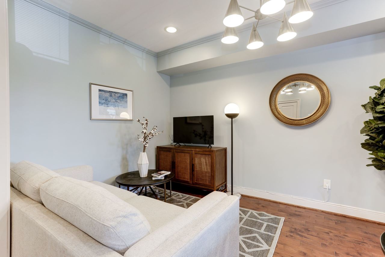 a room in Northeast Washington photo 8