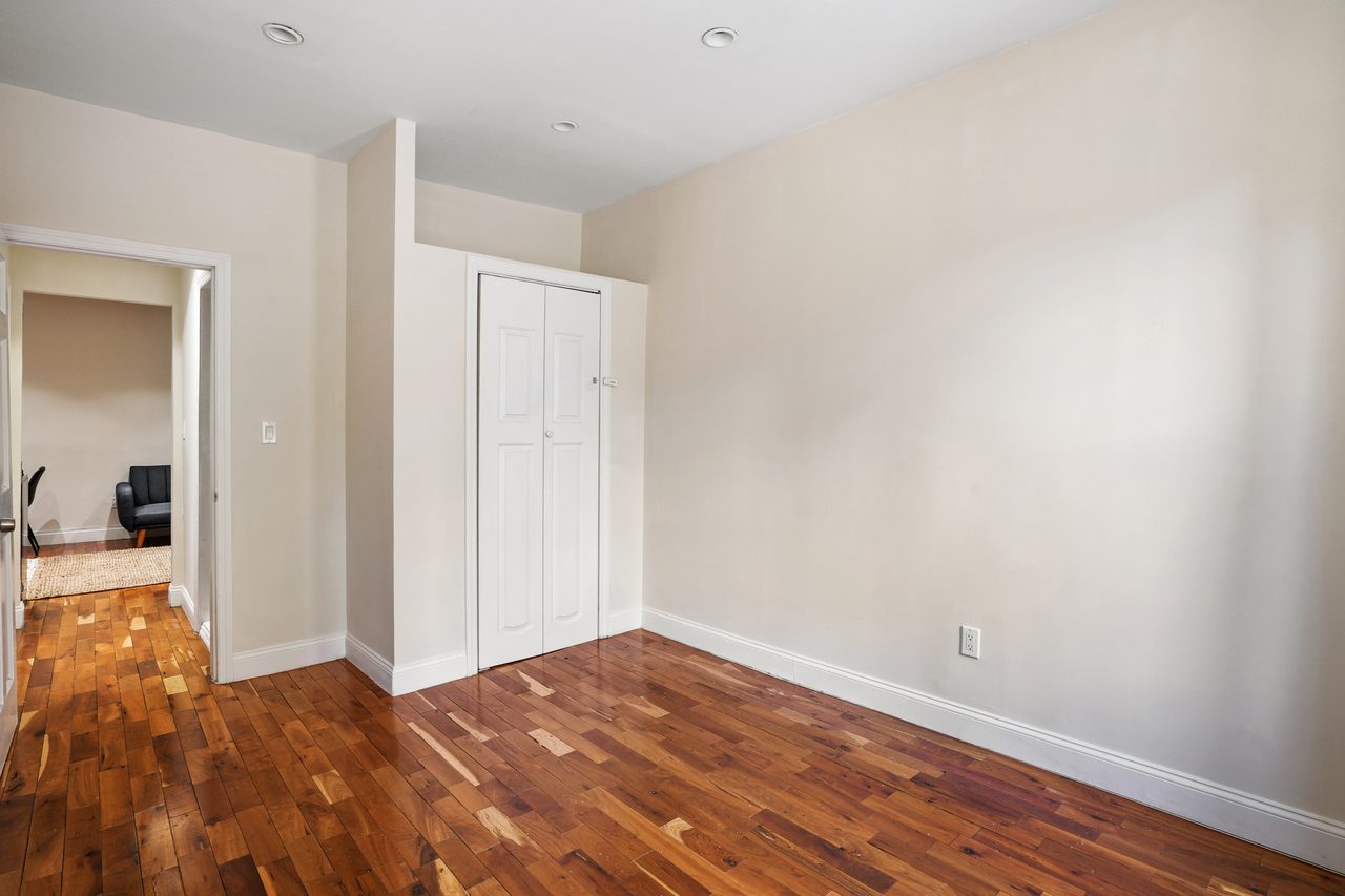 a room in East Harlem photo 3