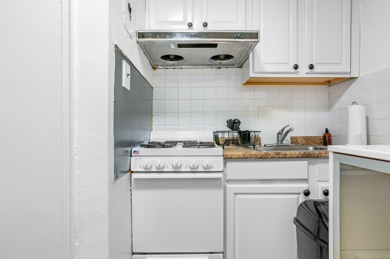 a room in Chinatown photo 5