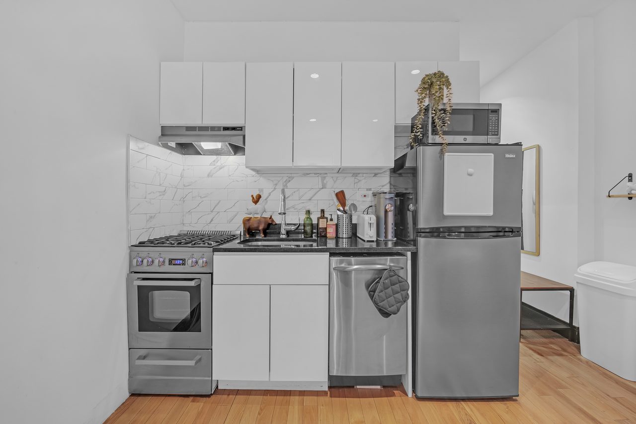a room in East Village photo 3