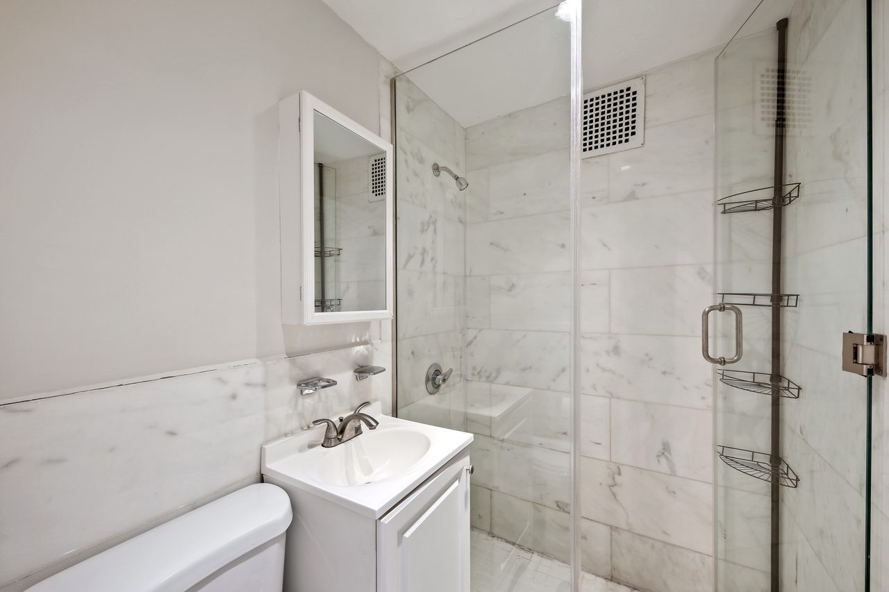 a room in East Village photo 8