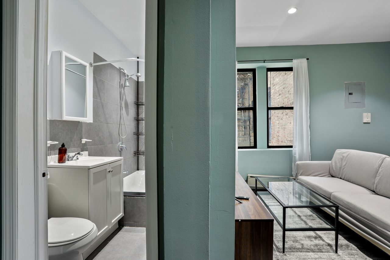 a room in East Harlem photo 6