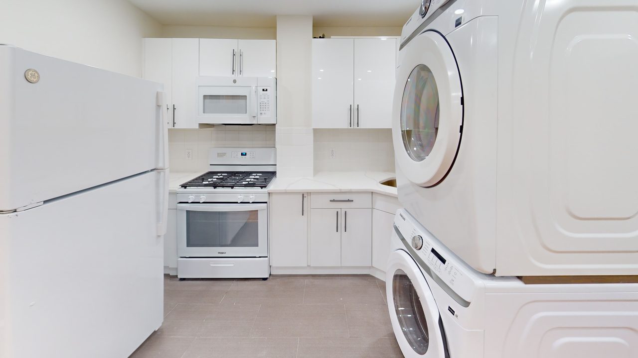 a room in Bedford-Stuyvesant photo 5