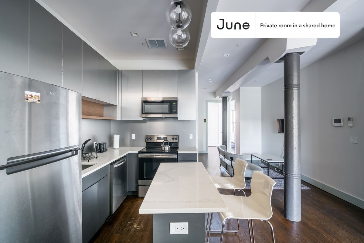 a room in Bedford-Stuyvesant photo 6